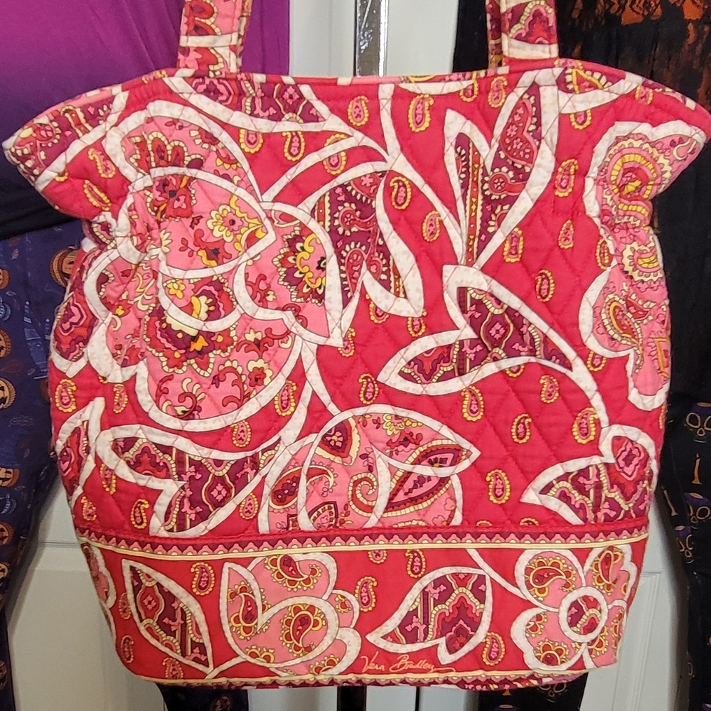 #218 Vera Bradley- Retired Red Paisley Pattern Shoulder Bag - Picture 4 of 5